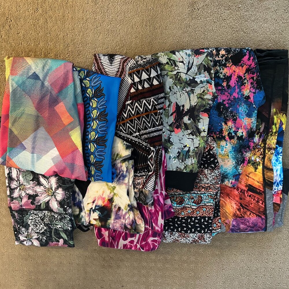 A set of 10 pairs of leggings for only $20 total